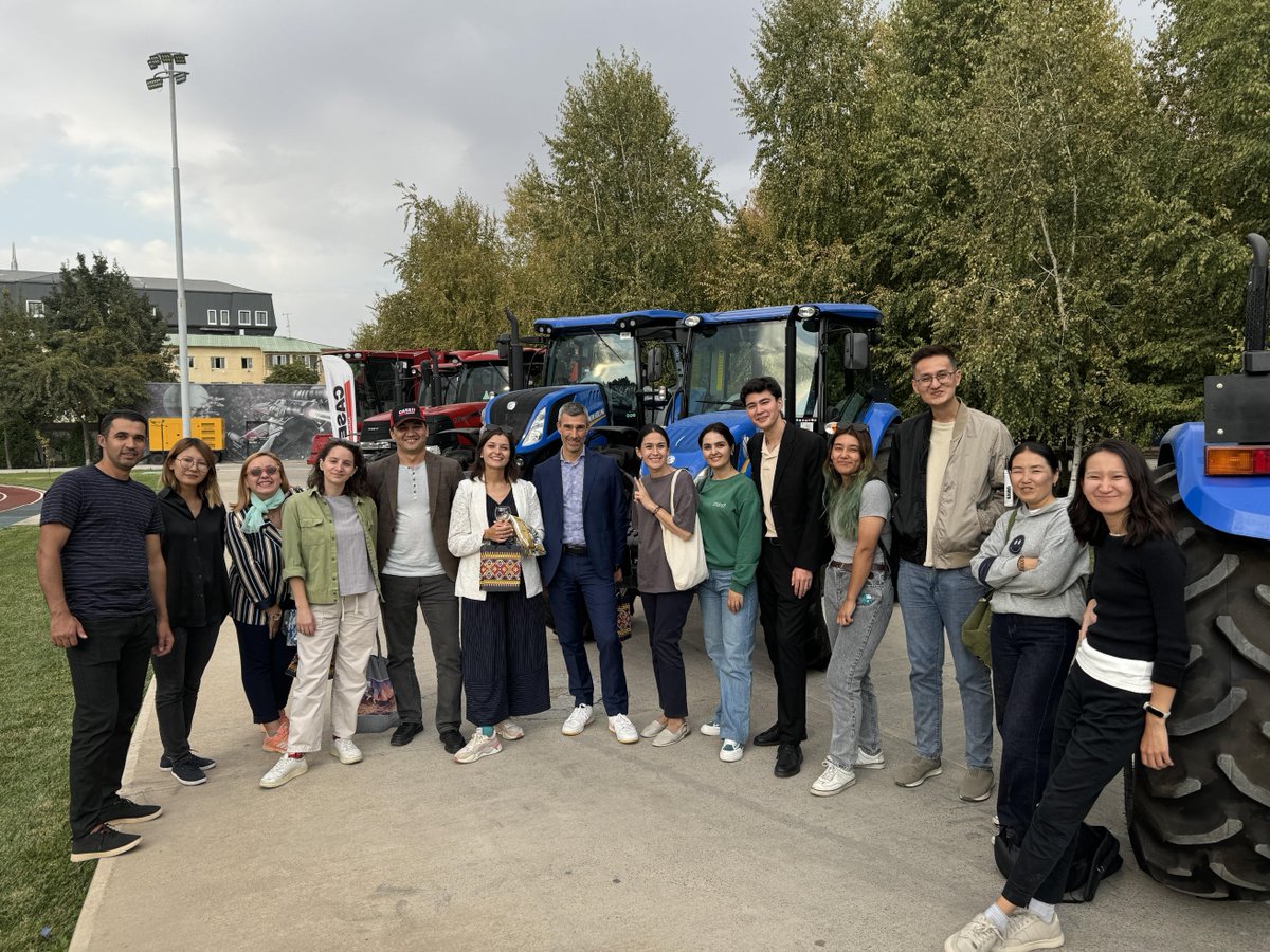 CNHIndustrial's tweet image. This past weekend, people around the globe recognized #WorldWaterDay. Today, we bring you a Breaking New Ground story about two CNH brands - @Case_IH  and #NewHolland – who started something new with the Drops of the Future initiative:
 
The initiative, supported by the