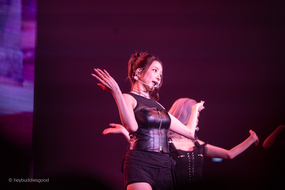 heybuddiesgood's tweet image. 20250322  Kaohsiung
GFRIEND 10th Anniversary＜Season of Memories＞

誰能抵擋隊長寵粉的眼神😵‍💫

#GFRIEND10thanniversary_in_kaohsiung #GFRIEND10thanniversary 
#GFRIEND 
#SOWON