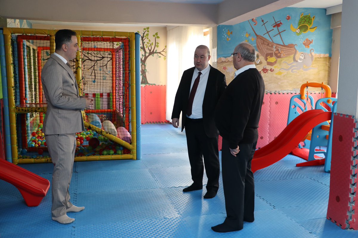 Müdürlüğümüze bağlı Kozlu Çocuk Evleri Sitesi Müdürlüğüne Aile ve Sosyal Hizmetler Bakanlığı Hukuk Hizmetleri Genel Müdür Yardımcısı Sn. Mehmet Rauf KARSLI, İl Müdürümüz Sn. Mehmet Türkmen KÖSE ve İl Müdür Yardımcılarımız 23.03.2025 tarihinde ziyaret gerçekleştirmiştir.