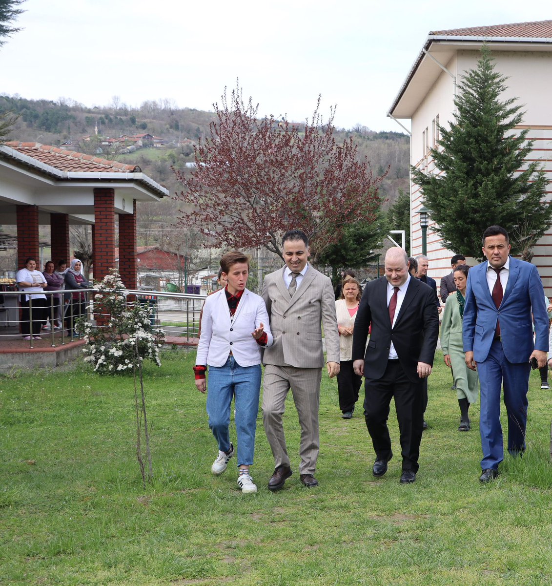 Bakanlığımız Hukuk Hizmetleri Genel Müdür Yardımcısı Sn.Mehmet Rauf KARSLI, İl Müdürümüz Sn. Mehmet Türkmen KÖSE,İl Müdür Yardımcılarımız ve Kurum Amirleri ile birlikte 23.03.2025 tarihinde Devrek Engelsiz YBR ve ADM Müdürlüğümüzden Hizmet alan özel bireylerimiz ziyaret edildi.