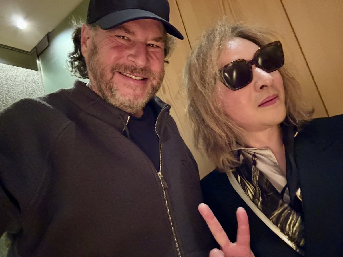 Benioff's tweet photo. We are X! Great night in Tokyo with @YoshikiOfficial!  ❤️🇯🇵🙅🙅‍♀️🙅‍♂️ https://t.co/18RfpZAXrZ
