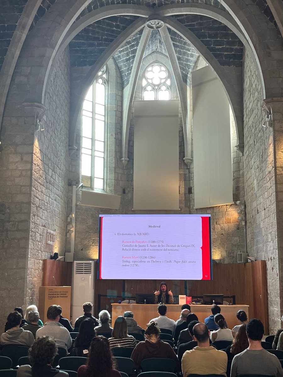 revista_virtu's tweet image. Ha estat un plaer comptar amb @max_tassi en aquesta primera conferència.
Moltes gràcies, també, a tothom qui ha assistit, us hi esperem a la propera!