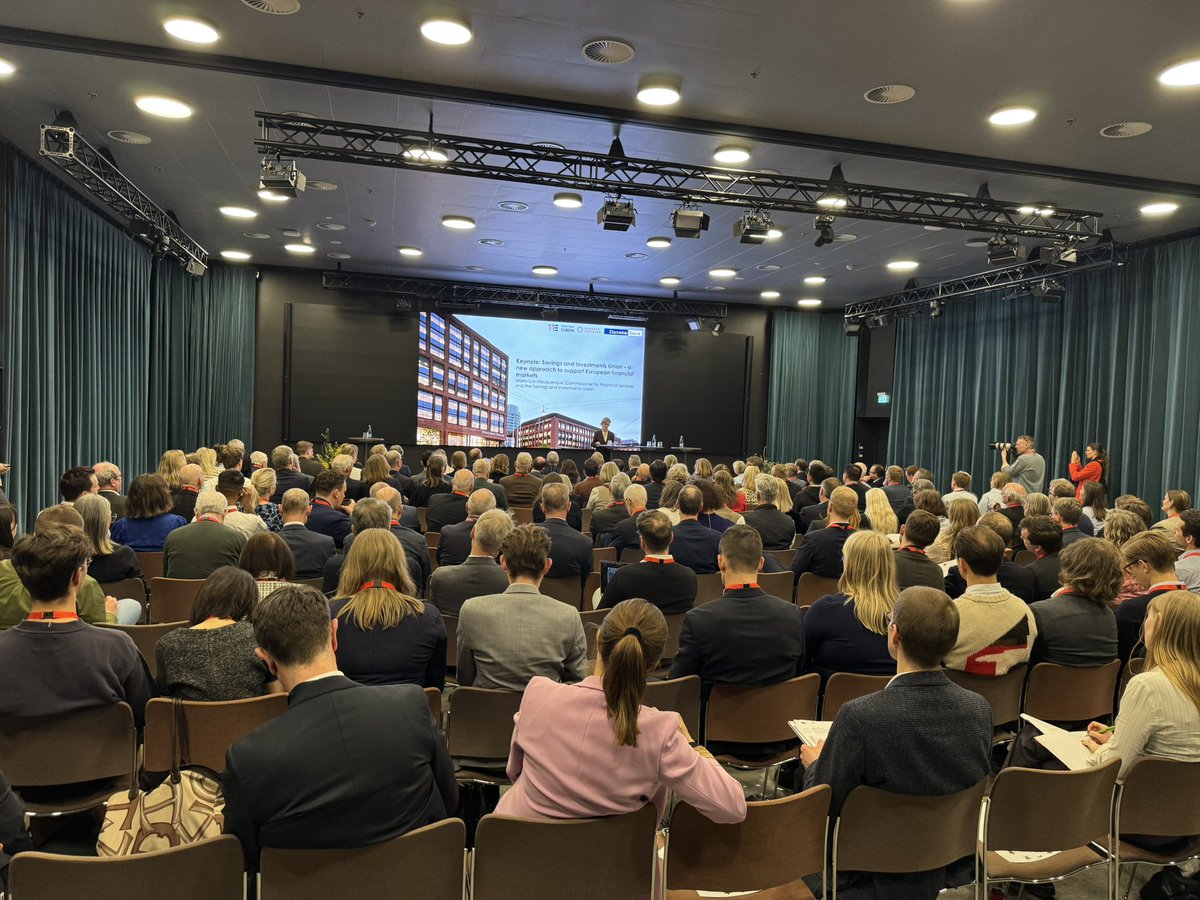 Rune Kristensen (@runekdk) on Twitter photo Første Danmark-besøg i historien fra en EU-finanskommisær.
Vi tog pænt imod Maria Luís Albuquerque i <a href="/DanskeBank_DK/">Danske Bank Danmark</a> i dag #eupol #dkpol Første Danmark-besøg i historien fra en EU-finanskommisær.
Vi tog pænt imod Maria Luís Albuquerque i <a href="/DanskeBank_DK/">Danske Bank Danmark</a> i dag #eupol #dkpol