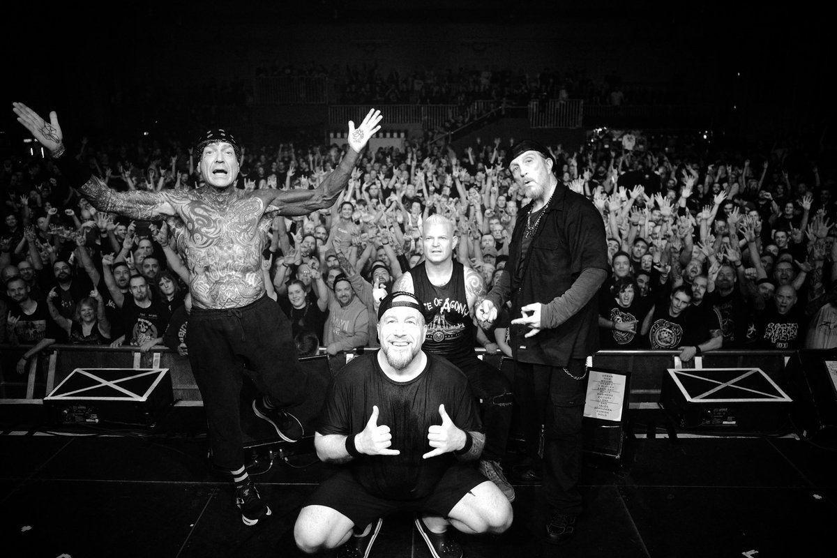 BERLINNN!!! WHAT A NIGHT!!! You packed it out and brought the madness, sold out and unforgettable. Can’t thank you enough for all that energy!

📸: Duranite