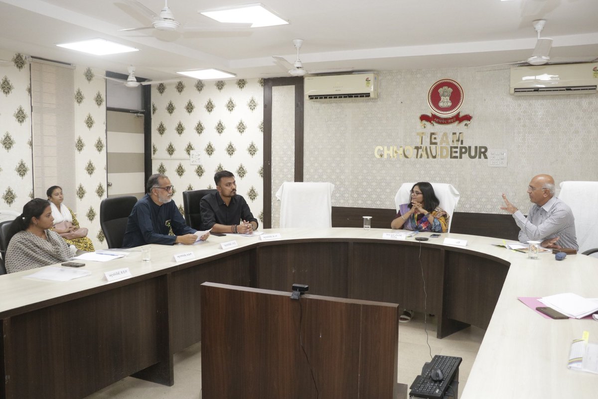 ચૂંટણી પ્રક્રિયાને લગત મુદ્દાઓની ચર્ચા બાબતે રાજકીય પક્ષો સાથે બેઠકનું આયોજન કરવામાં આવ્યું.<a href="/ECISVEEP/">Election Commission of India</a> <a href="/CEOGujarat/">Chief Electoral Officer, Gujarat</a> <a href="/revenuegujarat/">Revenue Dep. Gujarat</a>