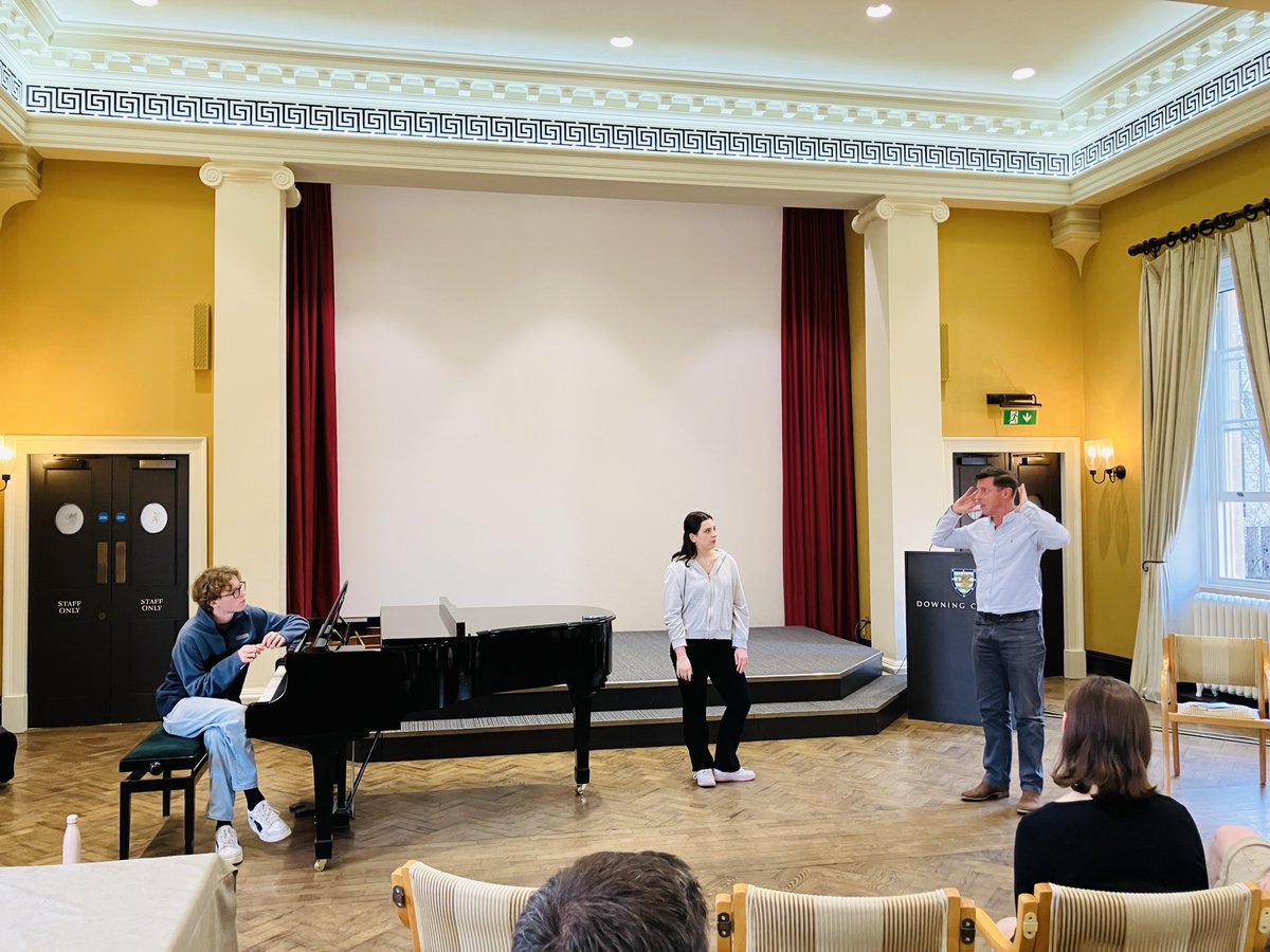 Two members of the Chapel Choir were involved in this earlier in the month. Thanks so much to <a href="/downingcollege/">Downing College</a> alumnus and @mammamiamusical star Chris Dickins for a fantastic workshop! dow.cam.ac.uk/news/chris-dic…