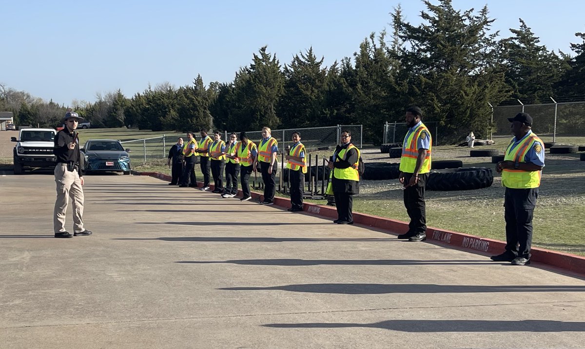 Training our Professional Staff with important skills! 🚦 The Tactical Support/Special Events Unit held a Traffic Control class to teach basic traffic skills so that they can assist with traffic for upcoming events. #DallasPD