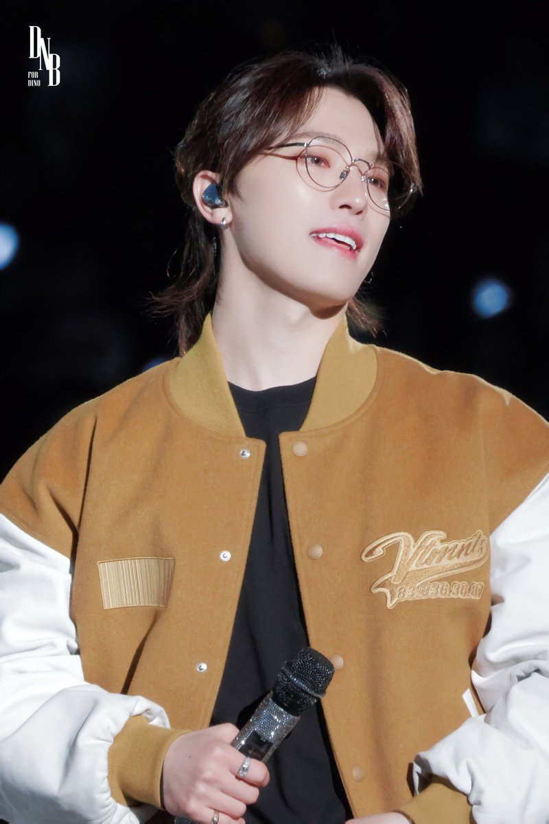 lovechankkura's tweet image. he looks so ethereal... oh lee chan