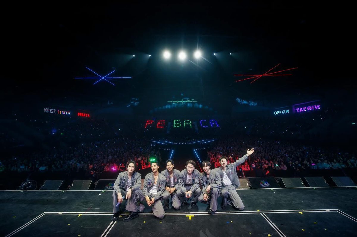 AMLightBox's tweet image. ขอบคุณแฟนคลับ คริส พีรวัส, สิงโต ปราชญา, ออฟ จุมพล, กัน อรรถพันธ์, เต ตะวัน และ นิว ฐิติภูมิ ที่ไว้ใจเลือกใช้กล่องไฟของทางร้านนะคะ ขอบคุณเจ้าของภาพด้วยค่ะ 😊🙏🏻 | 22.03.2025 #PEBACAconcert #ReviewAMLightBox