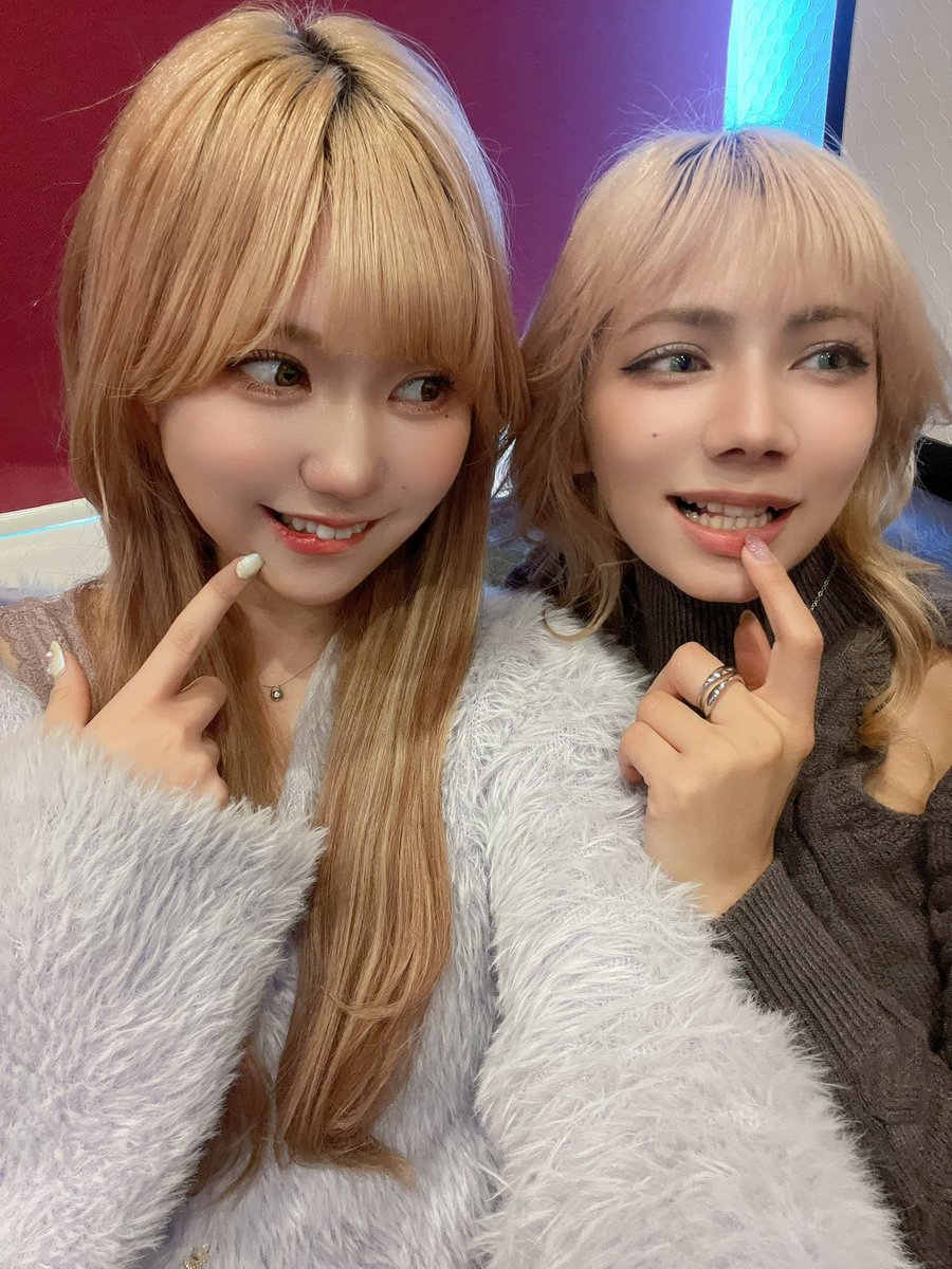 明日のライブの2部はスペシャルゲストとして大好きなお友達のメヘリーちゃんが出演してくれることになりました💓💓
2部は20:45〜です✌️愛に溢れたあの曲とみんなで盛り上がれるあの曲を歌うよ！
メヘリーちゃんTikTok↓
tiktok.com/@mehri_world?_…