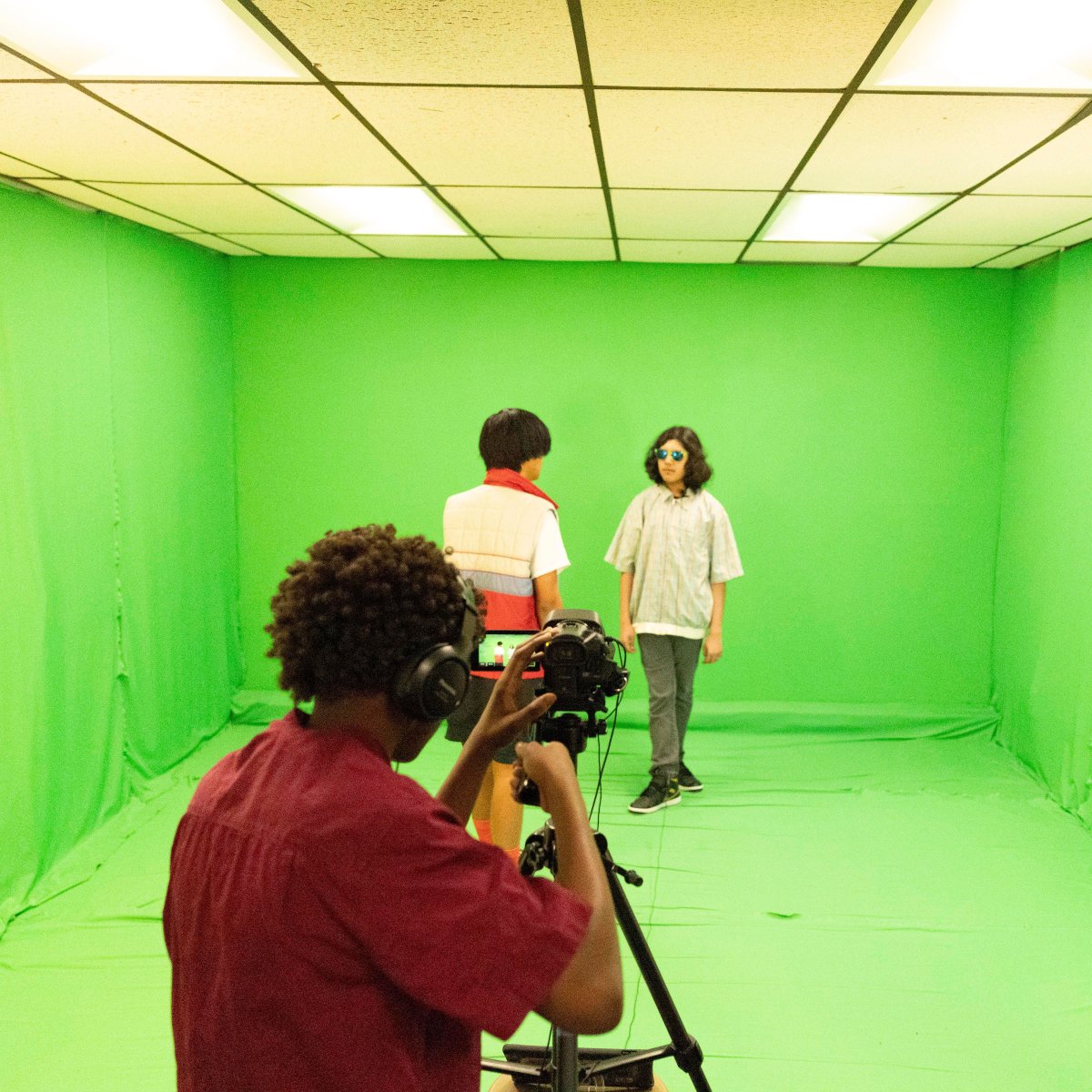 It's time to make some magic happen! We love seeing our students learn new skills and express their creativity with words, images, music, and video. Let's have a great week.
#lmsvheart