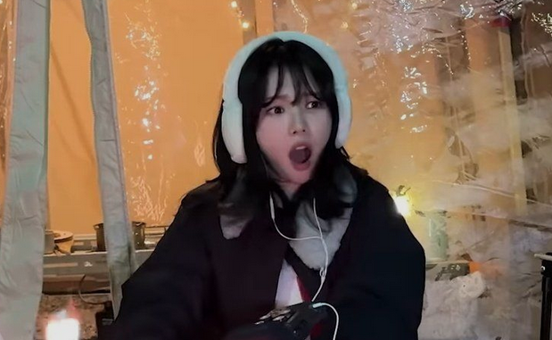 thereforyu's tweet photo. missing her so bad https://t.co/X2DjpfrhZB