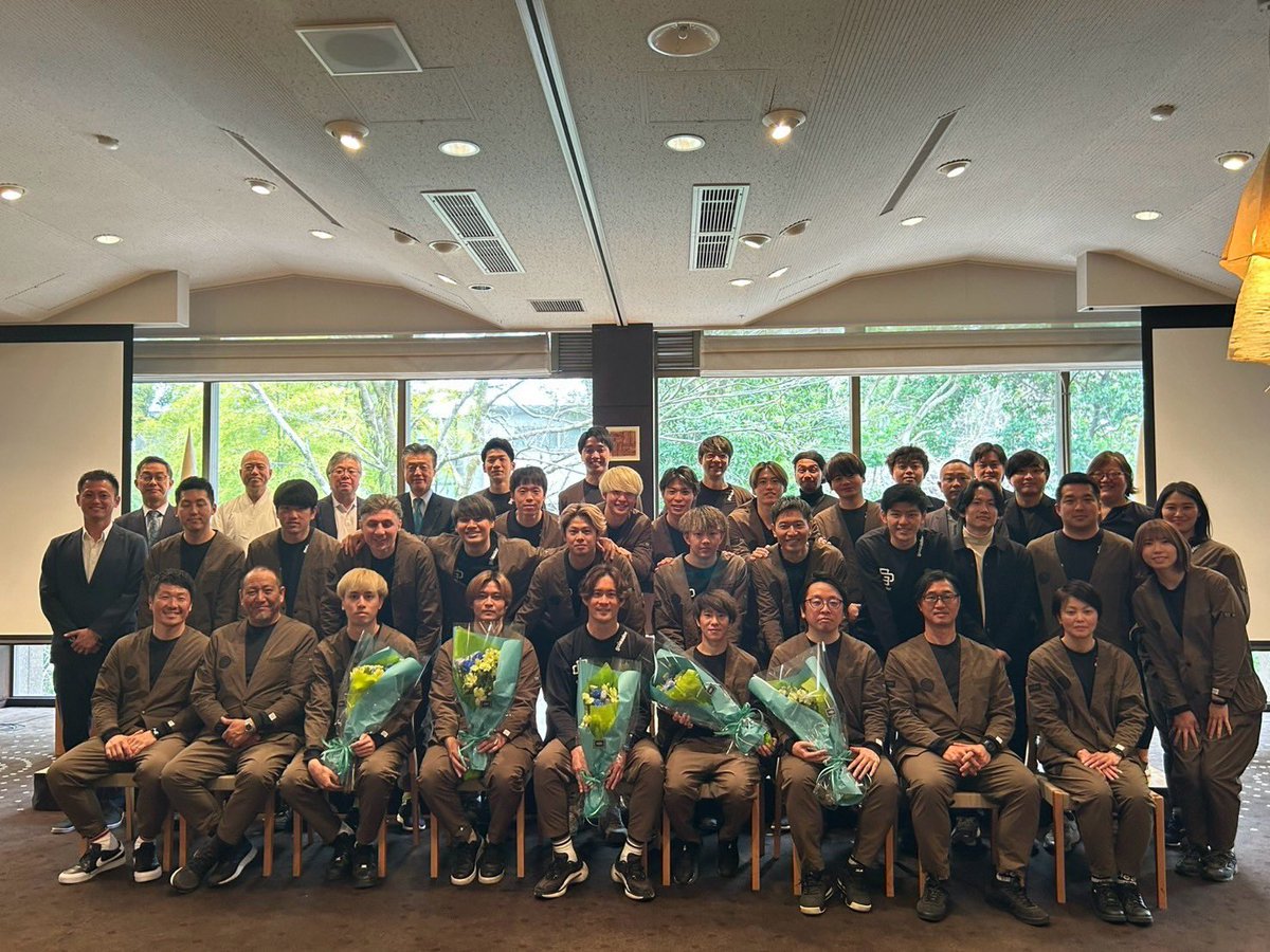 fuka_shu86n's tweet image. 納会。
2024-25シーズン終了

共に1シーズン戦った仲間たち
新たなシーズンとして始まり無事にシーズンを終了できた事、全てに感謝…

そして、1シーズンを見つめ直す機会
経験値を上げさらなる成長へ

#bellmare_F 
#シーズン終了