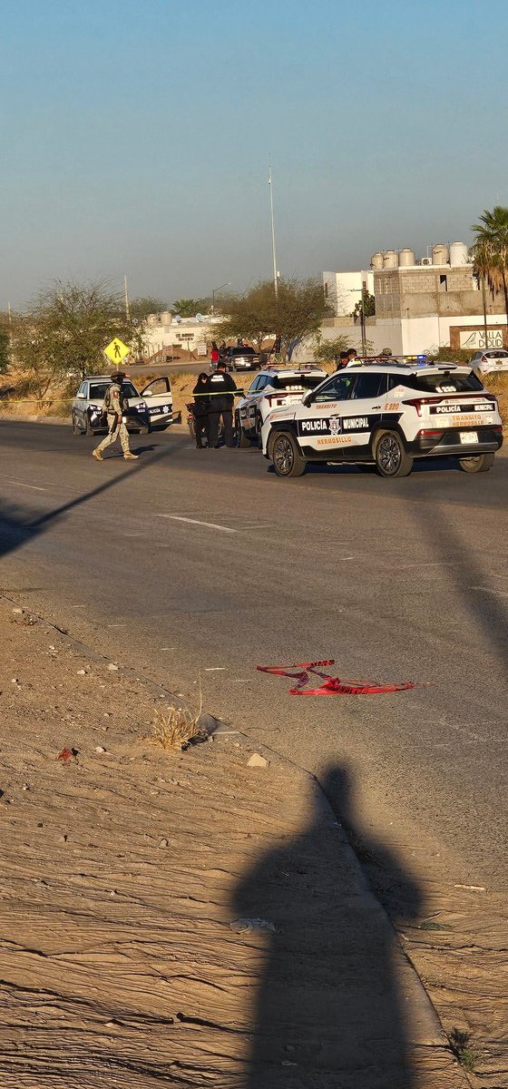 Betobandido2's tweet photo. Amanece #Hermosillo con ataques armados, un muerto en Leandro P. Gaxiola y Nacori Gde. , Policía lesionado y 2 detenidos con armas de fuego @Policia_HMO @Amicsonora @PespSonora @CruzRojaHMO @HermosilloGob https://t.co/EQV4AIWFTn