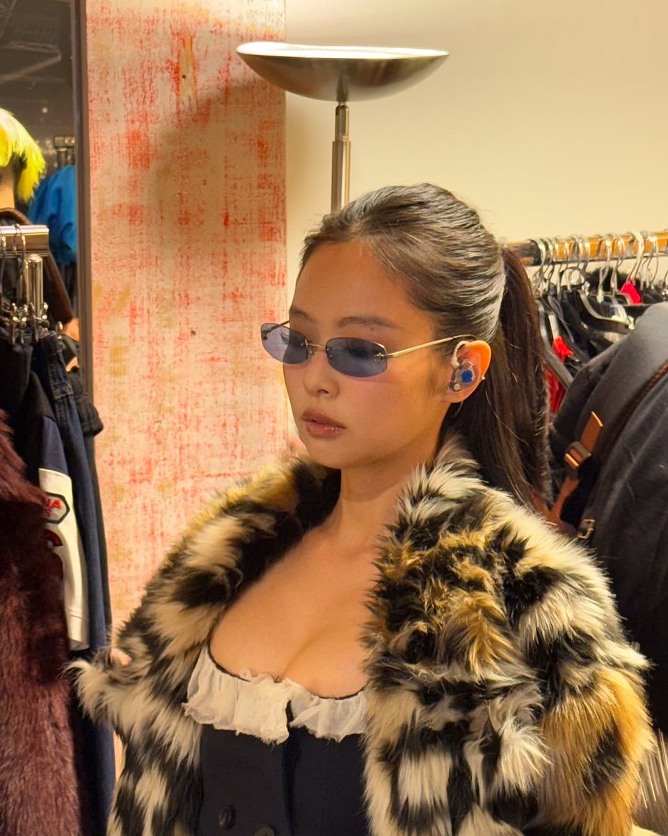 _blackpinkita's tweet image. [📸] Aggiornamento di Jennie

&quot;Grazie Parigi, sei stata magica!! Che serata indimenticabile 🤍@ visa&quot;

#JENNIEinParis #RubyExperienceParis 
#BLACKPINK #블랙핑크 #JENNIE #제니 @oddatelier