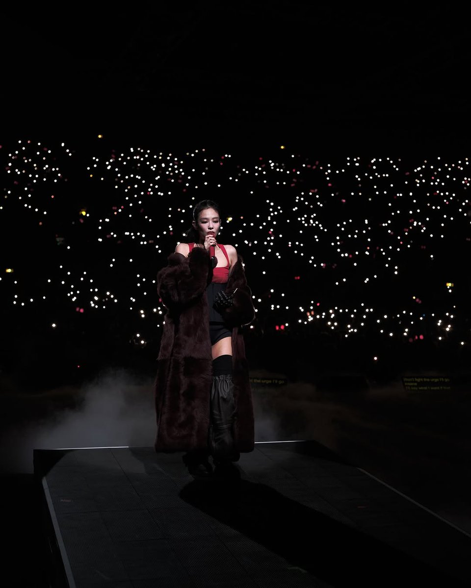 _blackpinkita's tweet image. #JENNIEinParis #RubyExperienceParis