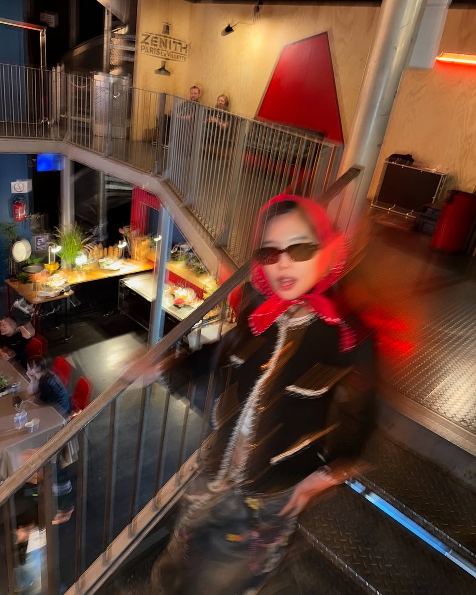 _blackpinkita's tweet image. #JENNIEinParis #RubyExperienceParis