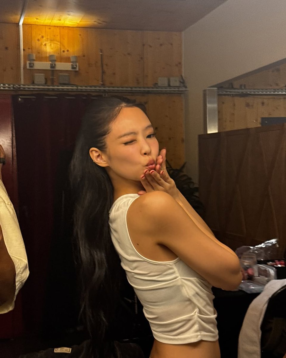 _blackpinkita's tweet image. #JENNIEinParis #RubyExperienceParis