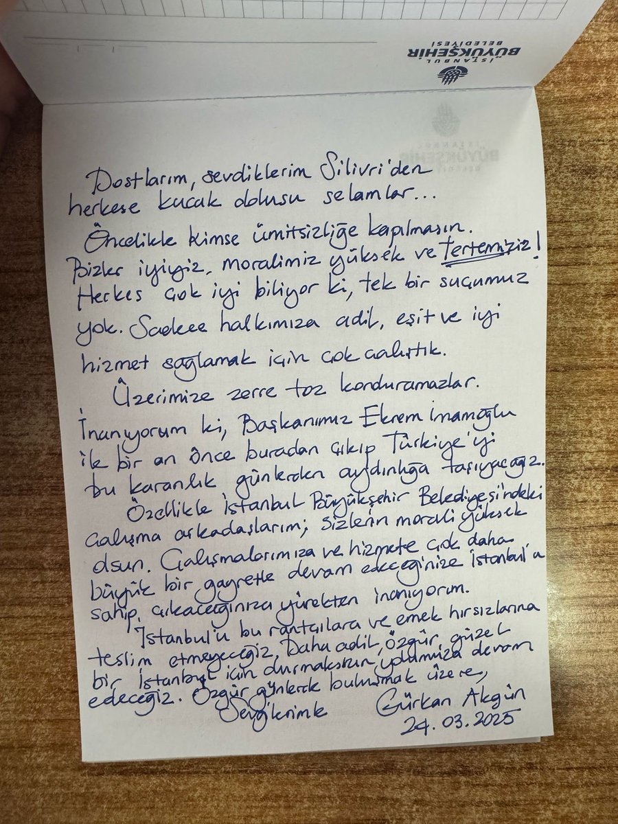 Yıllardır haksız yere tutsak edilen arkadaşlarımı ziyaret için geldiğim Silivri’de bu defa parmaklığın diğer tarafındayım. 

Çirkin ve mesnetsiz iftiralarla bizleri ve yaptığımız işleri kirletemeyecekler, haklıyız ve kazanacağız.
Her şey çok güzel olacak.