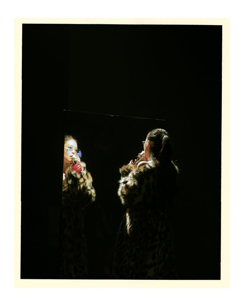 _blackpinkita's tweet image. Scatti di Jennie durante la sua esibizione al &quot;The Ruby Experience&quot; di Parigi🇫🇷 (2)

via trentetroisdegres

#JENNIEinParis #RubyExperienceParis
#BLACKPINK #블랙핑크 #JENNIE #제니 @oddatelier