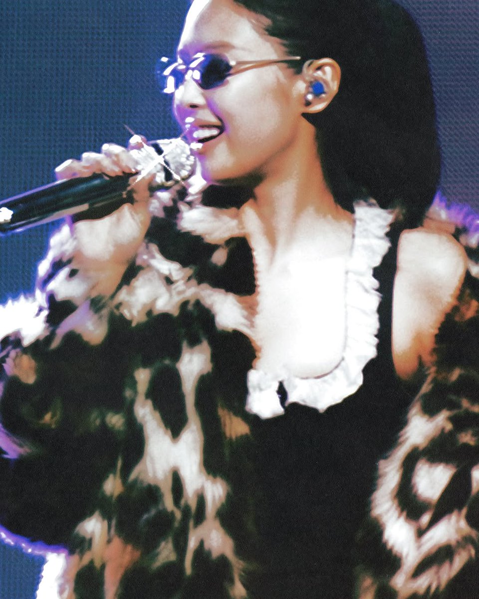 _blackpinkita's tweet image. Scatti di Jennie durante la sua esibizione al &quot;The Ruby Experience&quot; di Parigi🇫🇷 (2)

via trentetroisdegres

#JENNIEinParis #RubyExperienceParis
#BLACKPINK #블랙핑크 #JENNIE #제니 @oddatelier