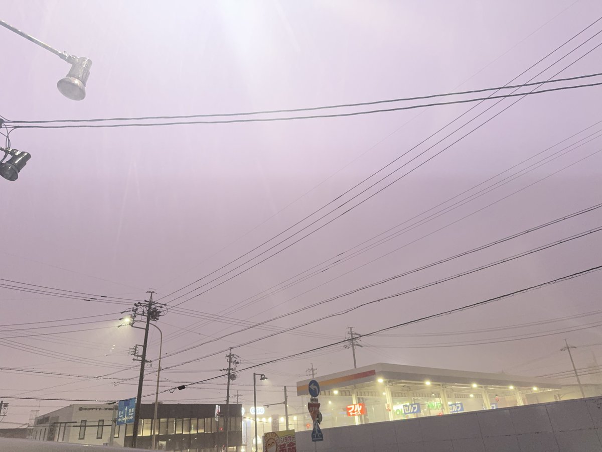 岡崎は雷と雹降ってる！！
みんな気をつけて！
ひょーーーーーーーー