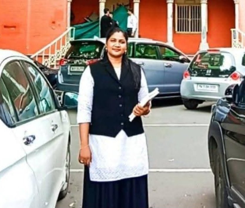 samooganidhi's tweet image. சவுக்கு சங்கர் வீட்டை சூறையாடிய தூய்மை பணியாளர் இவங்க தான்😂😂

Uniform வக்கீல் மாறி இருக்குல்ல😂😂

மாட்டிக்கிட்ட பங்கு @arivalayam