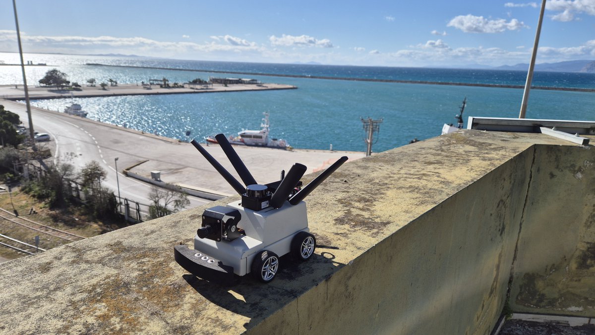 Great day in Patras with our partners <a href="/Citiwave/">CitiWave.io</a> testing the #5GS3 project! We conducted 5G-connected robot tests and gathered valuable results. Exciting progress ahead! 
#5G #Innovation #ZELUS