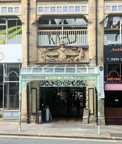 Byram Arcade and Huddersfield Town Hall are intrinsic to the town centre’s rich heritage. Both buildings are now conserved and restored for both current and future generations to enjoy. We supplied cast iron rainwater pipes for both restoration projects. 

longbottomfoundry.co.uk/case_study/byr…