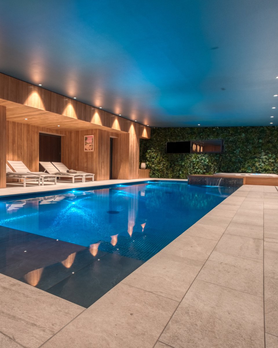 Installer une cascade dans sa piscine : Que ce soit pour une ambiance naturelle ou un design moderne, une cascade transforme votre piscine en un véritable espace de bien-être.

#CascadePiscine #DesignExterieur #PiscineSurMesure #BienÊtre #PiscinesDeFrance