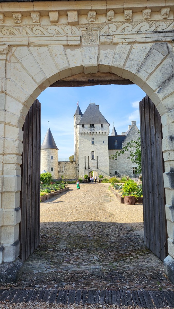 🗓 Ce samedi 29 mars, ce sera la réouverture du Château du Rivau 🏰
Nous vous avons concocté tout un programme pour cette saison… A nos visites, concerts et fêtes, s’ajoutent une nouvelle exposition et des nouveautés dans les jardins.
Notre agenda sur chateaudurivau.com/fr/agenda.php