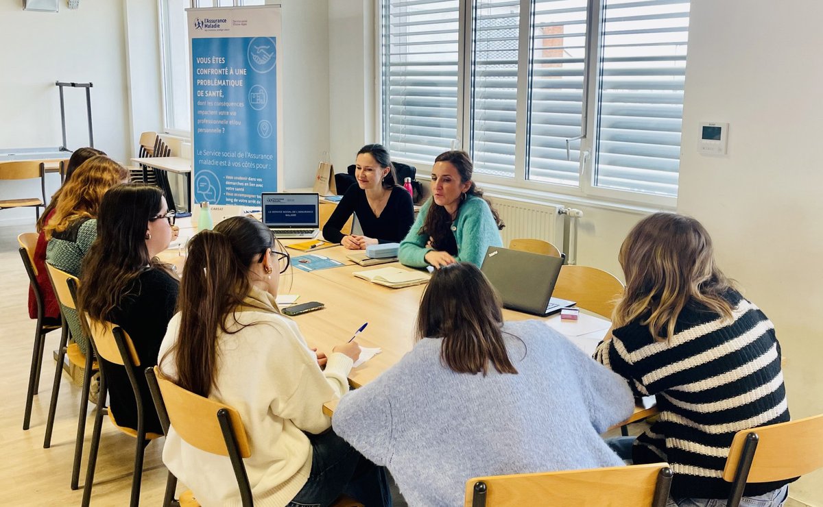 💼La <a href="/Carsat_RA/">Carsat Rhône-Alpes</a> à la rencontre de futur(e)s assistant(e)s de service social !
En mars, nous nous sommes rendus à l'école Rockefeller et au forum emploi de la Croix-Rouge. 

📅Le 3/04, nous serons au forum emploi de l’école Ocellia !

Nos offres d’emploi : bit.ly/4iMlooi