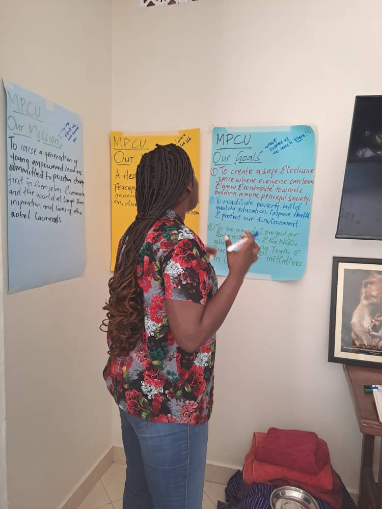 ppg_ug's tweet photo. #TeamBuildingWorkshop
"Understanding the Purpose and Vision is key for every team member"

Rules of engagement are key for any dialogues or activities 
For every time you hold a workshop with young people

Let them contribute towards rules of engagement
Project Chair @JoanMirembe https://t.co/PR66rTCoMc