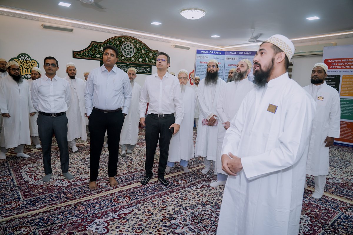 It was a privilege to inaugurate the  𝗠𝗮𝗻𝘂𝗳𝗮𝗰𝘁𝘂𝗿𝗶𝗻𝗴 𝗣𝗮𝘃𝗶𝗹𝗶𝗼𝗻  organized by 𝗜𝗻𝗱𝗼𝗿𝗲 𝗭𝗼𝗻𝗮𝗹 𝗕𝘂𝘀𝗶𝗻𝗲𝘀𝘀 𝗖𝗼𝗺𝗺𝗶𝘁𝘁𝗲𝗲 (𝗭𝗕𝗖) of  𝗨𝗺𝗼𝗼𝗿 𝗜𝗾𝘁𝗲𝘀𝗮𝗱𝗶𝘆𝗮𝗵 along with 𝗠𝗿. 𝗥𝗮𝗷𝗲𝘀𝗵 𝗥𝗮𝘁𝗵𝗼𝗱 and 𝗔𝗸𝘀𝗵𝗮𝘁 𝗖𝗵𝗼𝗿𝗱𝗶𝗮.