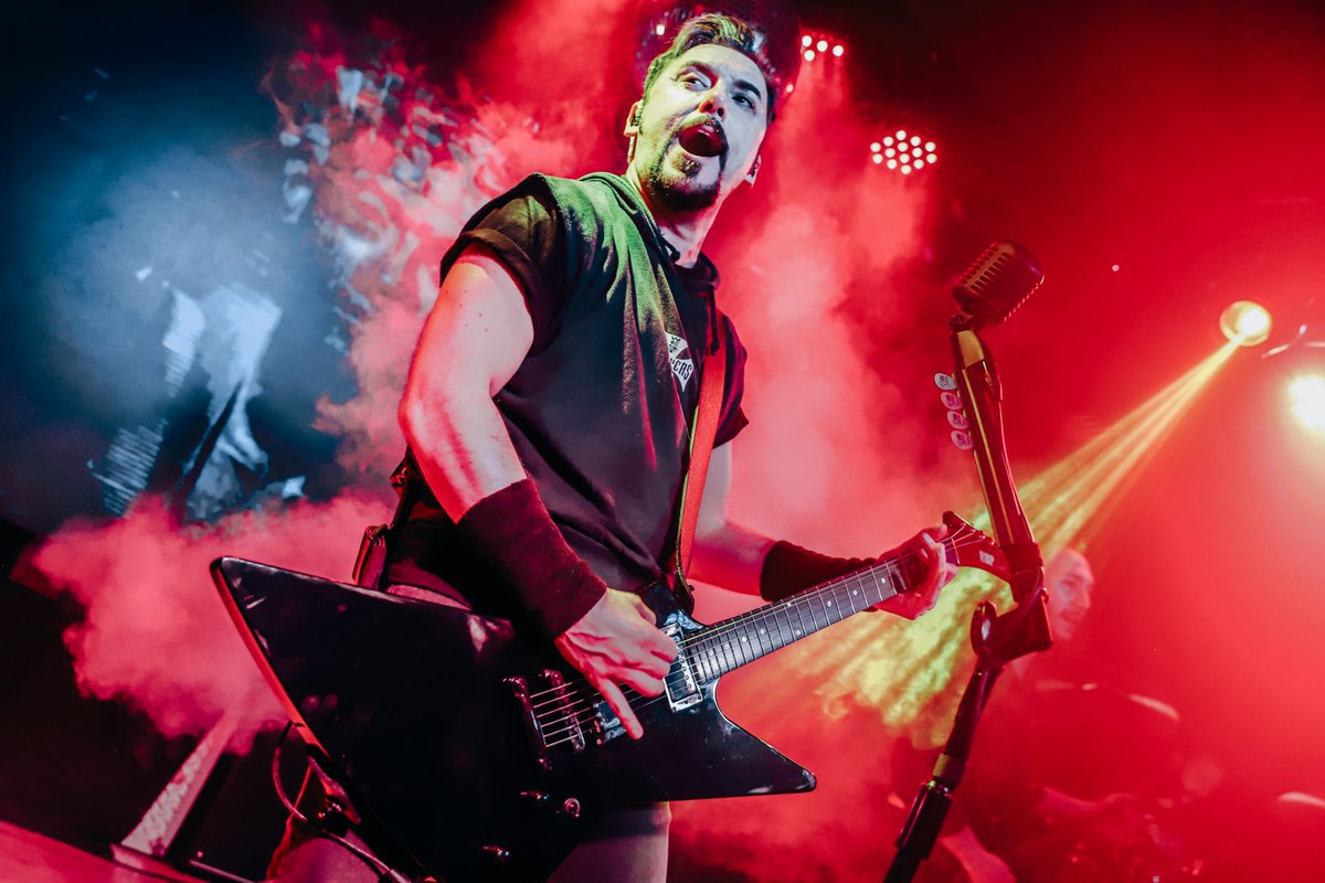 Crawl from the wreckage one more time
Horrific memory twists the mind
Dark, rutted, cold and hard to turn
Path of destruction, feel and burn

#Metallica 
#onuremek
#metallicanight
#espguitars