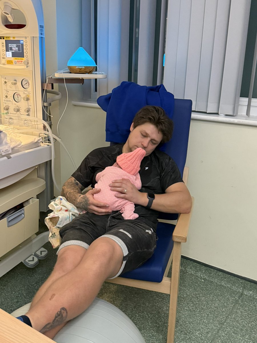 ✨ Phoenix Ola Scholes-Karlinska ✨

23/03/2025
8lb 11oz 
9:07pm 

Surprise everyone 😉