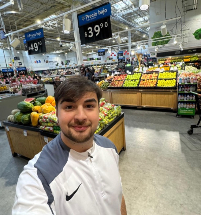 Un anciano movió una montaña piedra a piedra. No por él, sino por sus nietos.

📌 El cambio es lento pero constante.
🔹 Kaizen, hábitos, visión a largo plazo… todo empieza igual: con una acción.

Hoy es un buen día para poner la primera piedra.
#estrategia #progreso
