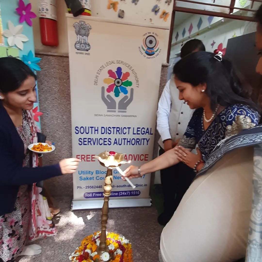 Sharing more glimpses as we take a step towards better menstrual hygiene for girls at Govt Girls Sr. Sec. school, Tigri. Installing pad dispensing machines at all the girls washroom for easy and better access for girl students.
.
.
#menstrualhygiene #girlseducation #empowerment