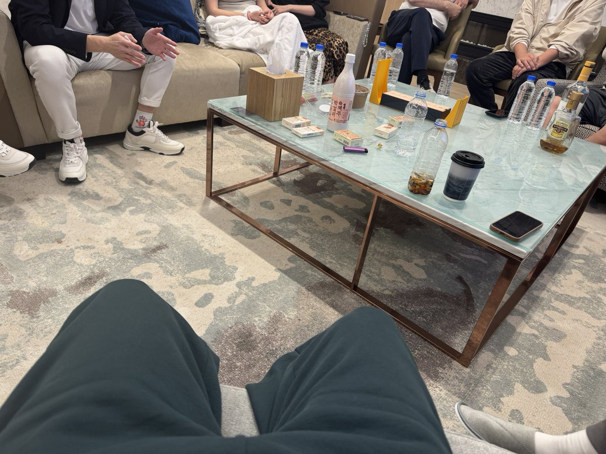 线下实况ama

一会儿炸鸡派对😀😀