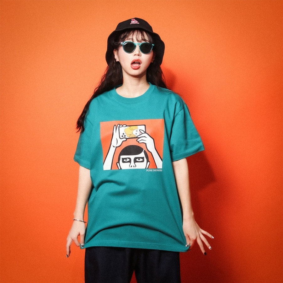 dewisukarno's tweet image. 【✨スタッフからのお知らせ📢✨】
PUNK DRUNKERS(パンクドランカーズ)との
コラボステッカー / TEE / ポーチなど
が鷹の爪のサイトより購入できますので
ぜひみなさん手に入れてくださいね✨
@PUNKDRUNKERSPDS
steak-ltd.com/shopbrand/PDSx…