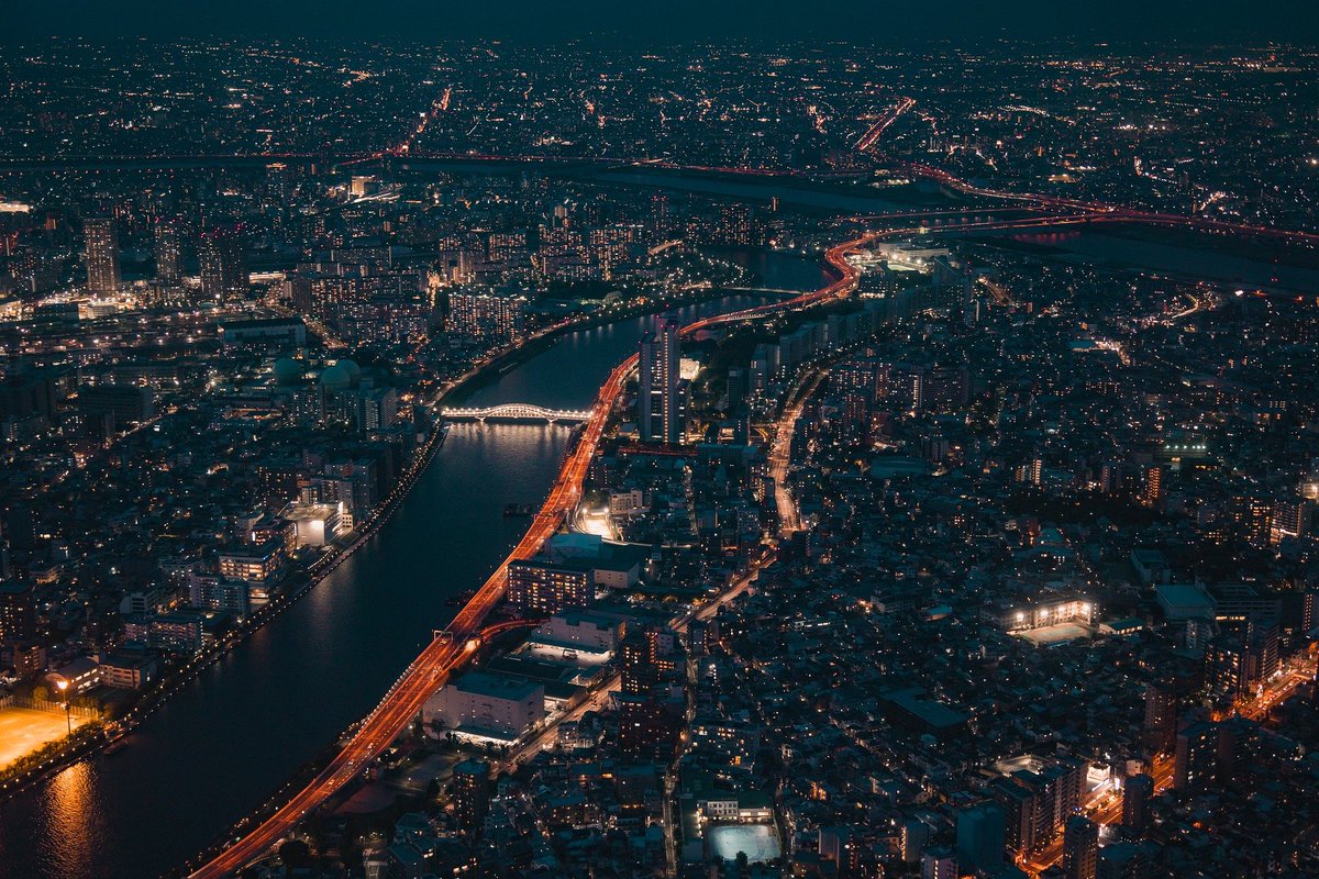 Tokyo illuminated at night ✨🏙️

📸 Captured by Michael_Pointner on Pixabay

bit.ly/41UTH5U