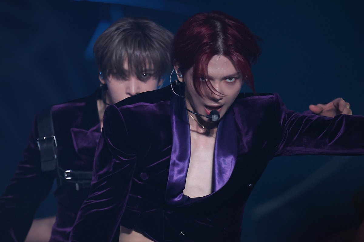 250323 HQ

투견 ,,,(강아지 두 마리 라는 뜻ㅎ)

#윤호 #YUNHO 
#여상 #YEOSANG 
#에이티즈 #ATEEZ