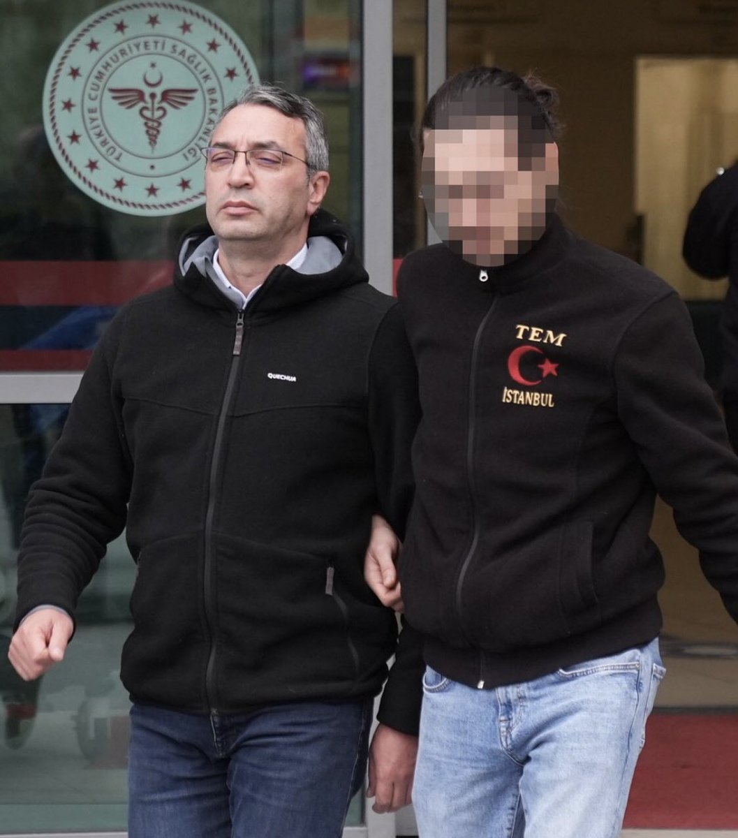 3 yılda 2 anjiyo yaptırdı, 6 stent takıldı, 2 damarı hala tıkalı. Tutuklanmasından iki hafta önce anjiyo oldu.

Bir Kuddusi Okkır faciası daha yaratmayın! 

MAHİR POLAT’I BIRAKIN!