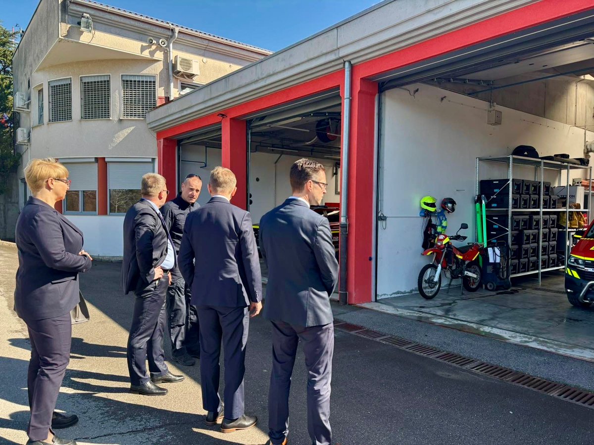 Skupaj smo močnejši! 

#EUsolidarnost najbolj pride do izraza v krizah, zato je pomembno, da se tudi s prihodnjim #EUBudget nanje dobro pripravimo.

Center za🔥v naravnem okolju v Sežani je🔝pridobitev #NextGenerationEU s🔝zmogljivostmi za soočanje z naravnimi nesrečami v 🇸🇮&amp;🇪🇺.