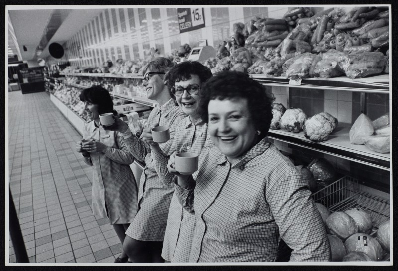 Sainsbury Archive (@sainsburyarch) on Twitter photo Join us on Friday at 1pm for a short online talk about the history of women at Sainsbury's. Email the archive on sainsburyarchive@londonmuseum.org.uk for your free ticket.
For more events, including past recordings, see our event page here:
sainsburyarchive.org.uk/about/events Join us on Friday at 1pm for a short online talk about the history of women at Sainsbury's. Email the archive on sainsburyarchive@londonmuseum.org.uk for your free ticket.
For more events, including past recordings, see our event page here:
sainsburyarchive.org.uk/about/events