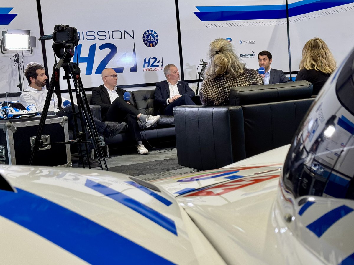 Ce jour, dans nos locaux, enregistrement de l'émission « Territoire Eco Var », pour une spéciale #Hydrogène. 

Jean-Michel Bouresche, CEO de H24Project et Bassel Aslan, directeur technique de #MissionH24, partagent leur expérience sur ce nouveau vecteur d'énergie : l'hydrogène.