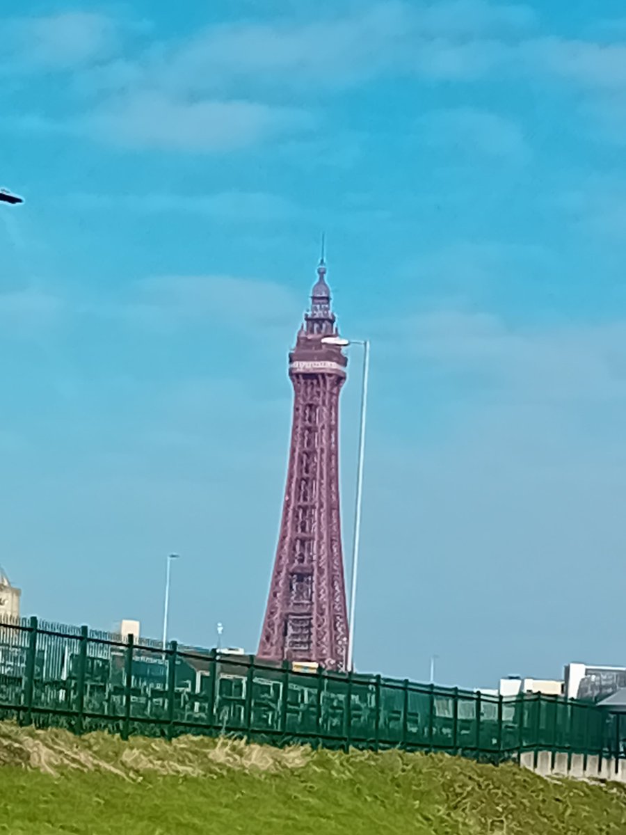TheSuperpigeon's tweet image. This week&apos;s Tour starts with breakfast in Paris, then London until Thursday, ending on Friday in Haydock. #DriverTraining #RoyaleWithCheese