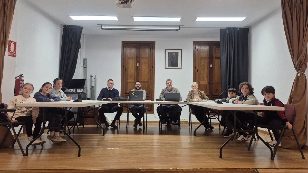 Hoy se ha constituido el Consejo de la Infancia del Ayuntamiento de <a href="/cabezondepisu/">Cabezón de Pisuerga</a> en el que participan seis niños y niñas del pueblo. El objetivo es dar voz a la infancia, escuchar sus propuestas e intentar llevarlas a cabo. Sus ideas son importantes <a href="/UNICEFCyL/">UNICEFComitéCYL</a> <a href="/educacyl/">Educación JCyL</a> <a href="/Dip_Va/">DiputaciónValladolid</a>