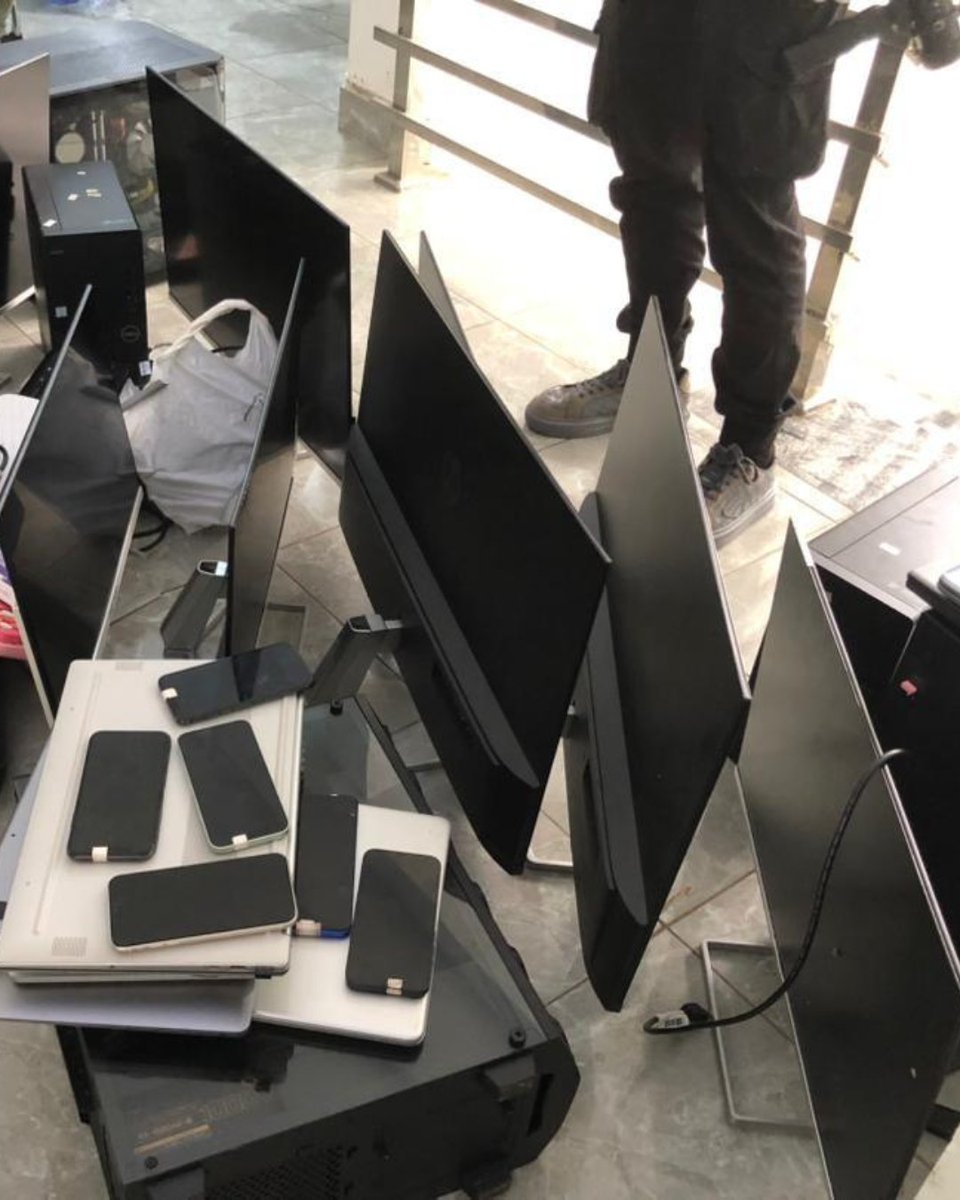 More than 300 arrests as African countries clamp down on cyber threats

The INTERPOL-led operation targeted banking, investment and messaging app scams.

Authorities in seven African countries seized 1,842 devices in an operation targeting cyber attacks and cyber-enabled scams.