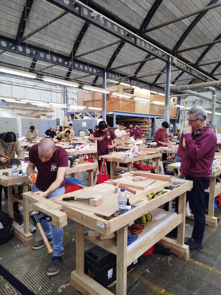 GremiFustaMoble's tweet photo. 🎉 L’Albert Mas, alumne de l'@InsMMP, guanya la 31a edició del Concurs d’Estudiants de Fusta i Moble de Catalunya!
🪑 Enhorabona per un projecte brillant i per portar el talent jove del sector ben amunt!
#Fusta #Moble #TalentJove #FP #GremiFustaiMoble https://t.co/epHSS7Kxpd